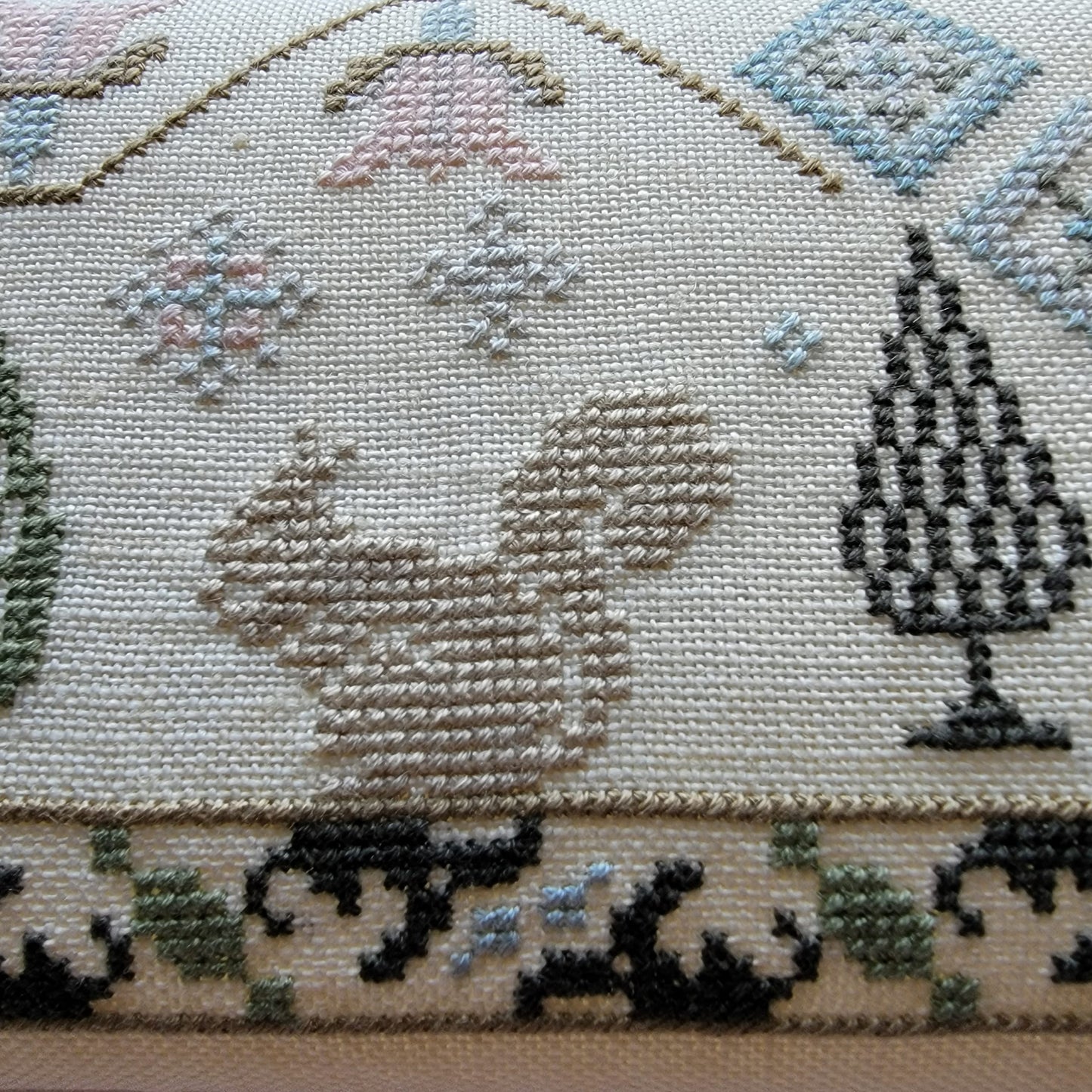 Woodland Walk Spot motif Sampler